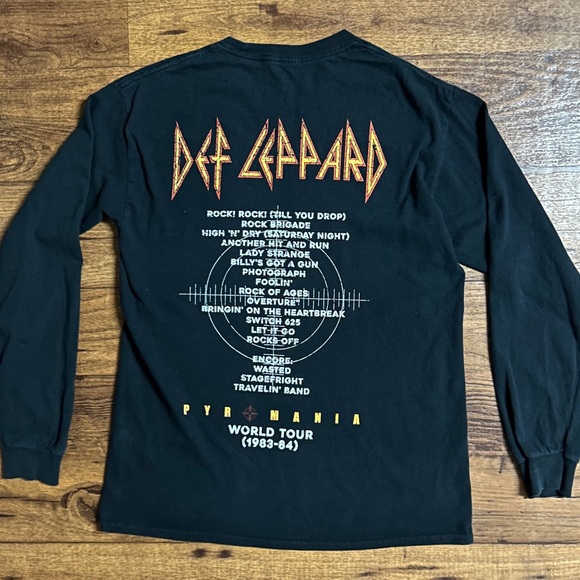 Def Leppard • Concert T-Shirt • World Tour 1983-84 • Medium • Long Sleeve - Picture 5 of 10